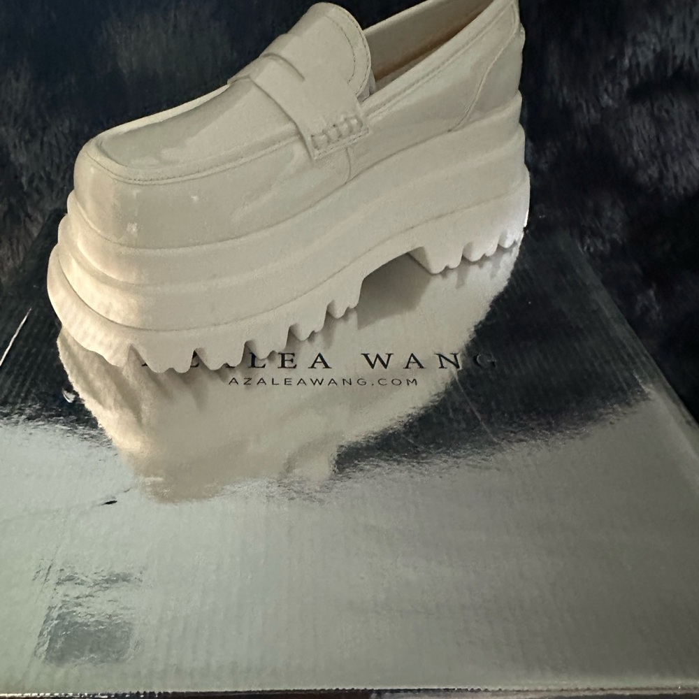 Azalea Wang Women's White Platform Loafers - Picture 2 of 3